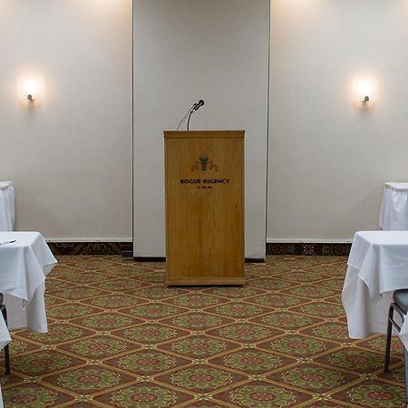 Rogue Regency Inn&Suites Medford Buitenkant foto