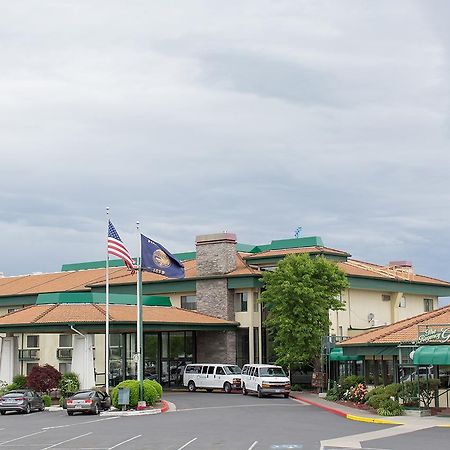 Rogue Regency Inn&Suites Medford Buitenkant foto