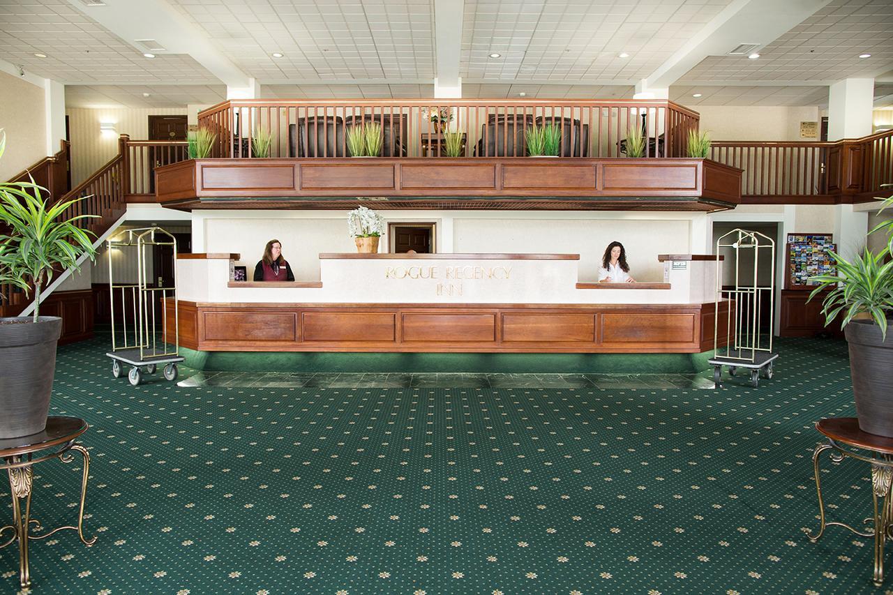 Rogue Regency Inn&Suites Medford Buitenkant foto