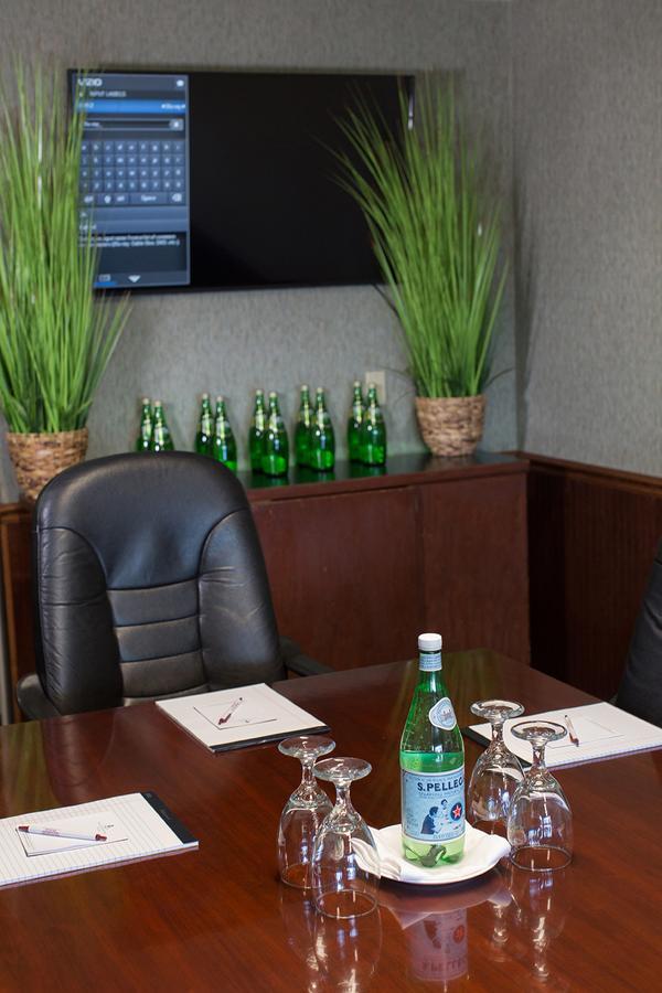 Rogue Regency Inn&Suites Medford Buitenkant foto