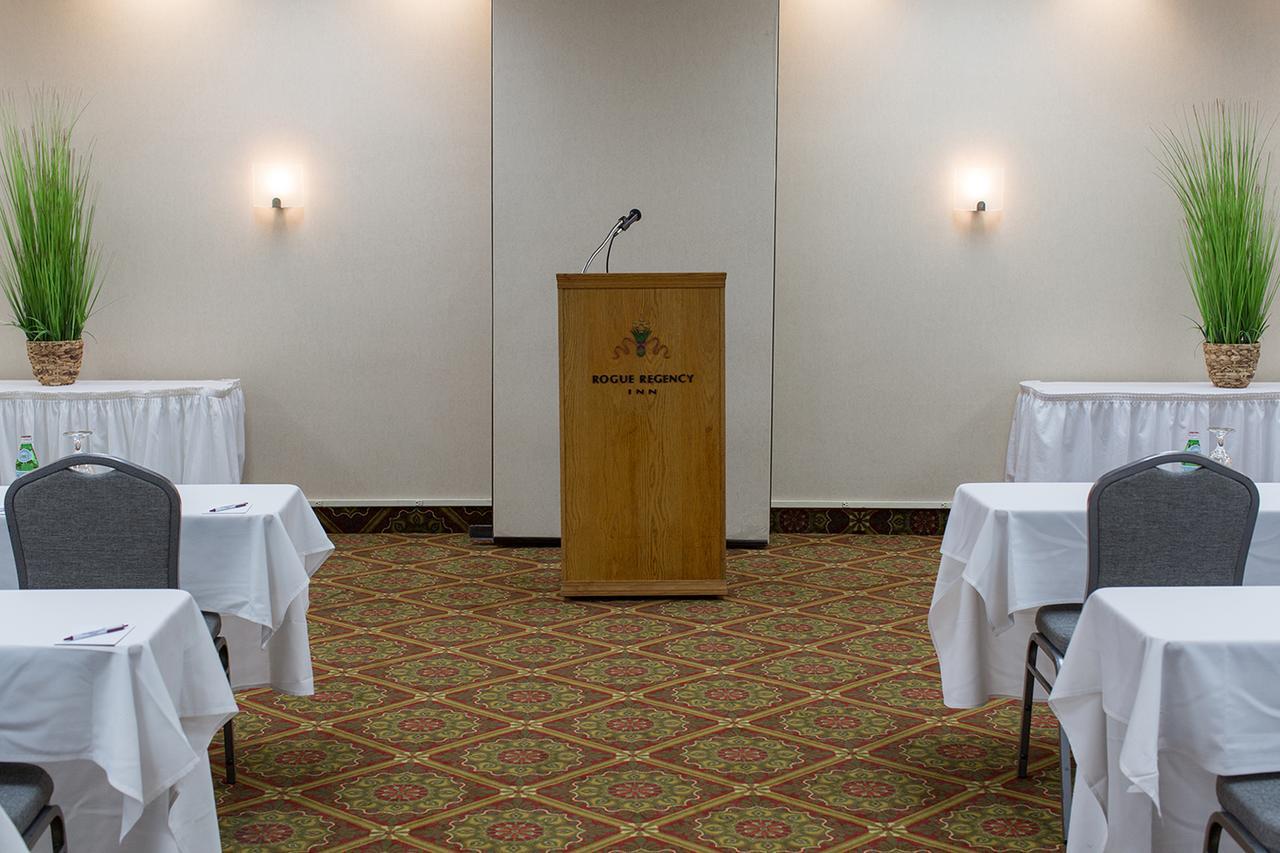Rogue Regency Inn&Suites Medford Buitenkant foto