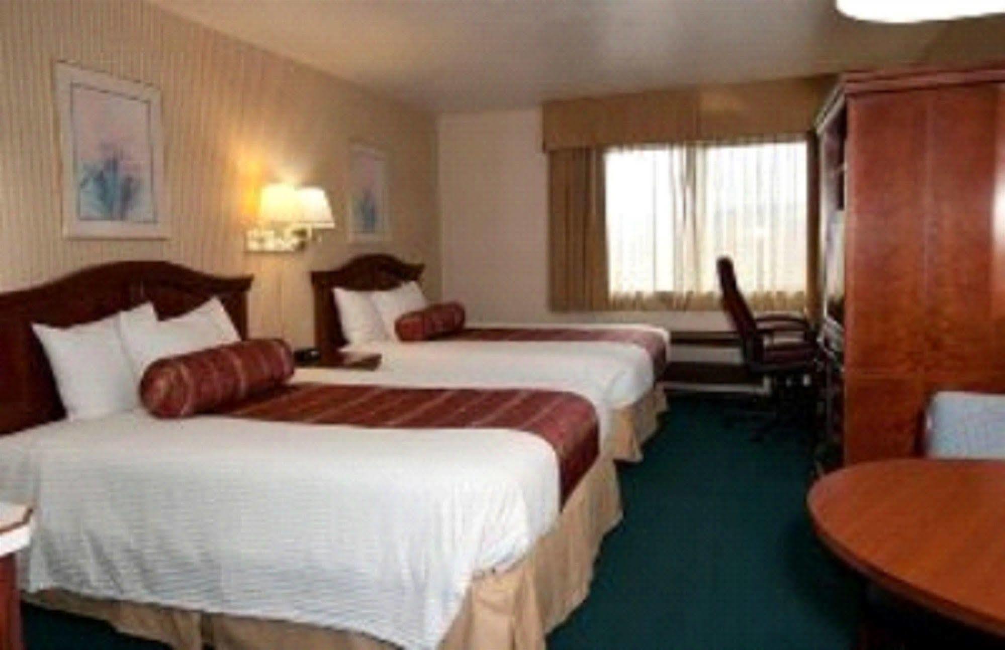 Rogue Regency Inn&Suites Medford Buitenkant foto
